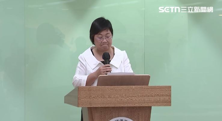 徐佳青7日哽咽宣布請辭僑委會,強調自己絕無濫用公務資源。(圖/翻攝畫面)