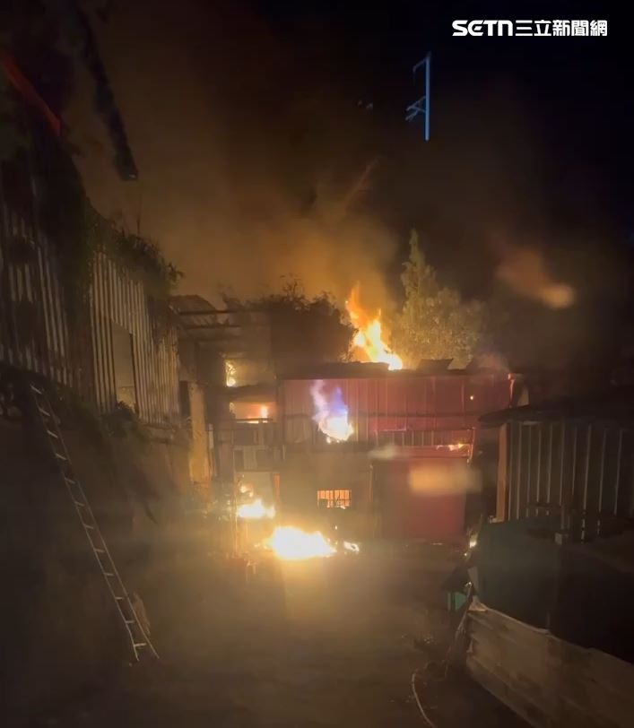 台中外埔區深夜大火，屋主夫妻受困屋內，慘被燒成焦屍。（圖／翻攝畫面）
