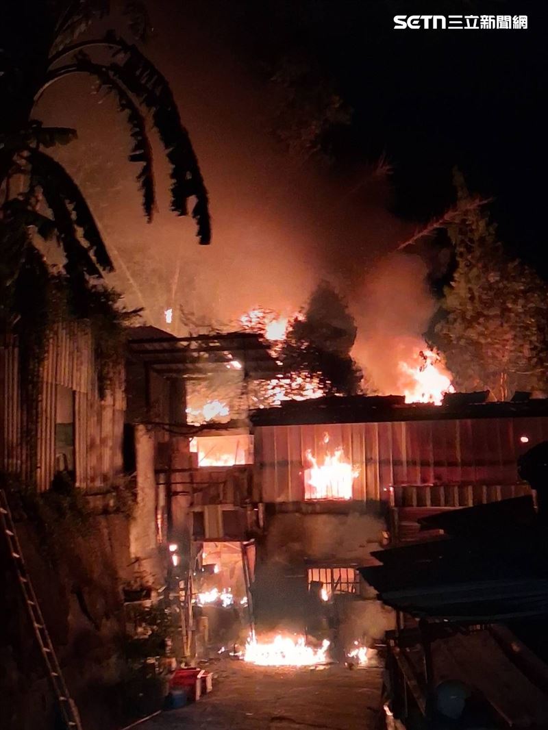 台中外埔區深夜大火，屋主夫妻受困屋內，慘被燒成焦屍。（圖／翻攝畫面）