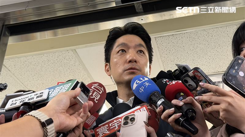 蔣萬安視察昆明防治中心（圖／記者陳思妤攝影）