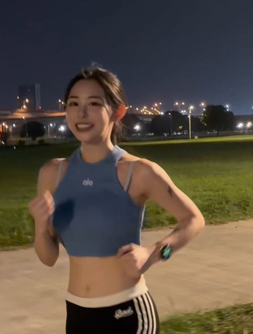 梓梓透露，自己是因醫美以及飲食、運動維持狀態。（圖／翻攝自IG @t40533）