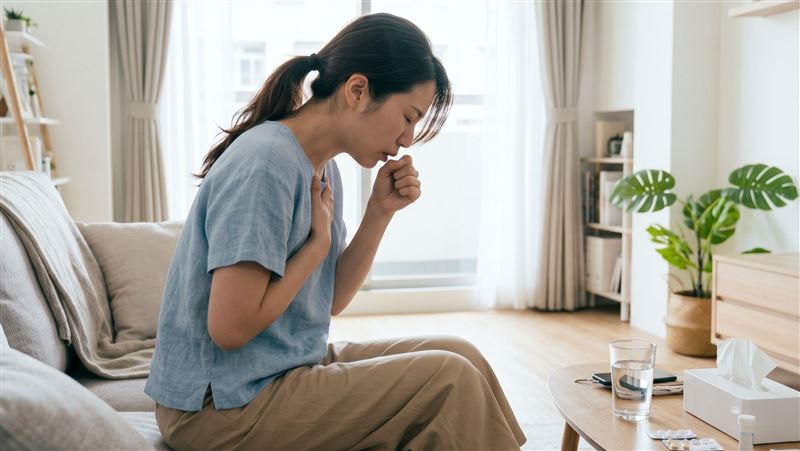 30歲科技女不吸菸！咳喘2週「肺腺癌4期」