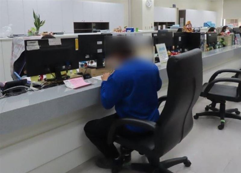 施姓男子因無力還款車子遭當鋪變賣給新車主,沒想到新車主沒過戶,累積了145件罰單欠款多達34萬元。(圖/彰化分署提供)