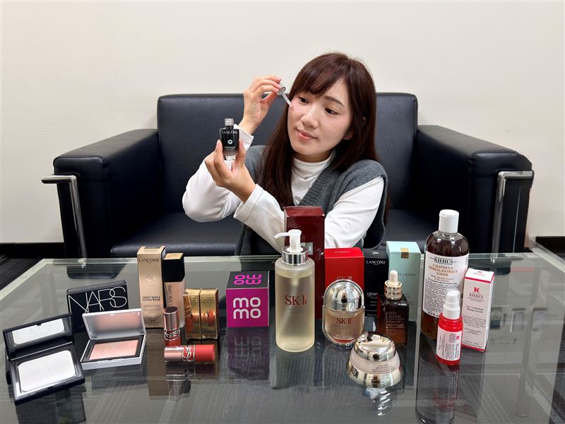 momo高機能保養業績年增逾三成，《專櫃美妝週年慶》指定品買一送一、最高回饋50%。（圖／品牌業者提供）
