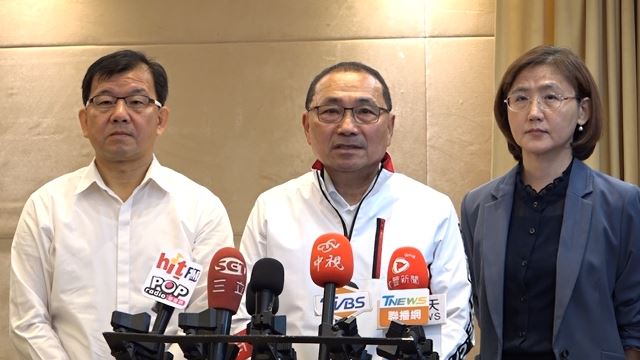 新北市長侯友宜受訪對於李四川上周首場大造勢人潮回應表示,「走的過程當中,幾乎沒辦法前進,滿滿的人潮」。(圖/新北市府提供)