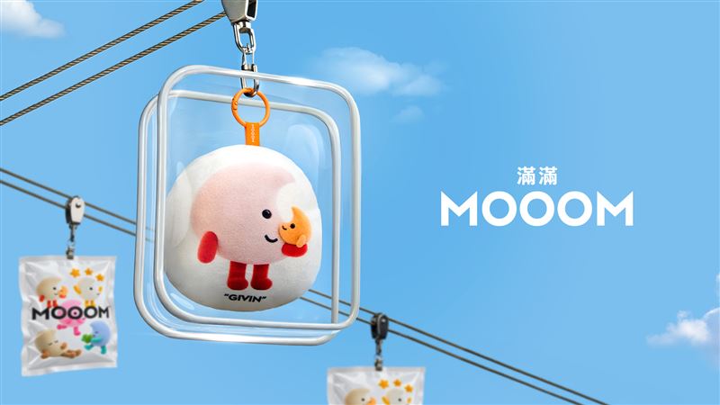 瓦城集團以集團最具代表性的經典美味月亮蝦餅為靈感，首度推出全新角色「滿滿MOOOM」。（圖／品牌業者提供）