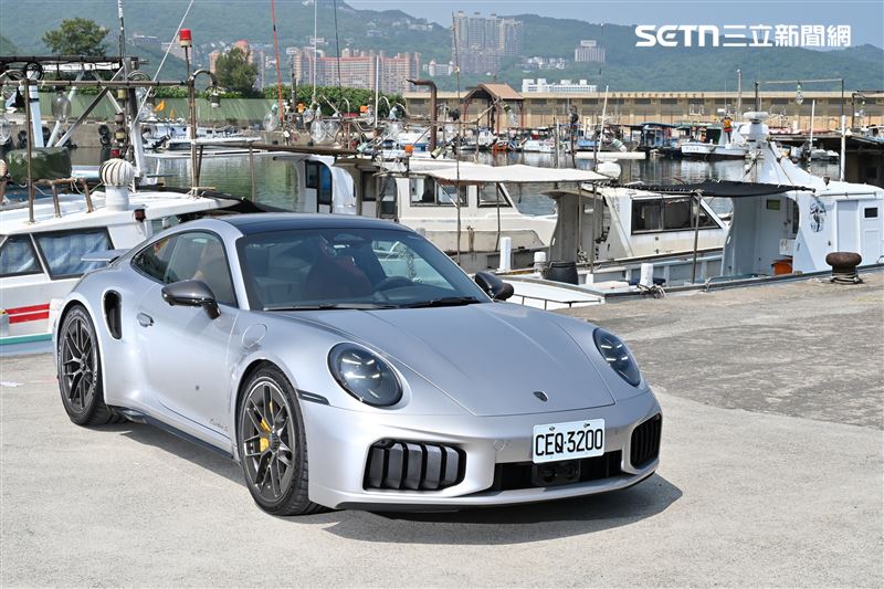 保時捷911 Turbo S跑車。(圖/記者鍾釗榛攝)