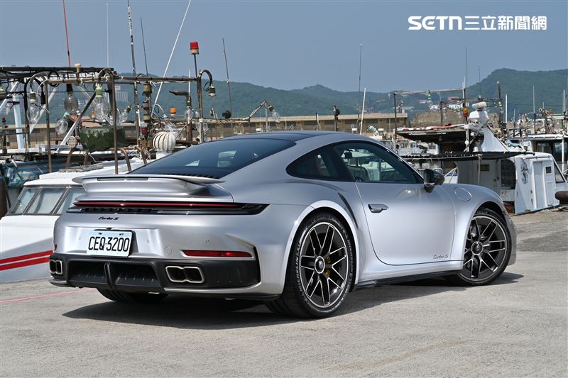 保時捷911 Turbo S為品牌中街車的天花板。(圖/記者鍾釗榛攝)