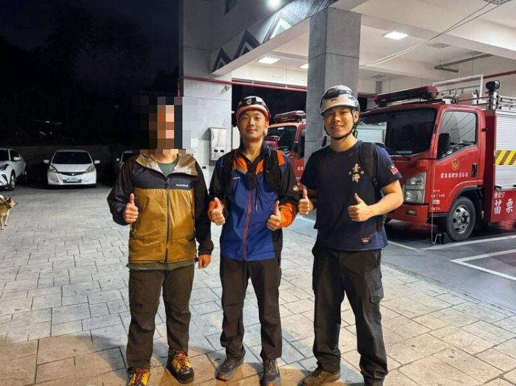 男登山客攀登冬瓜山步道時不慎迷路，幸好救難人員透過GPS定位救援，32分鐘就尋獲受困登山客。(圖／翻攝畫面)