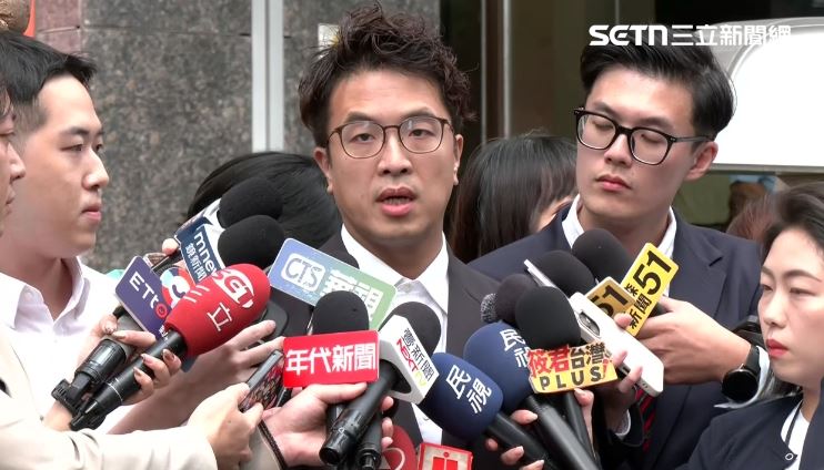王鴻薇稱「狗咬呂洞賓，不識好人心」。她強調，自己是第一個發函給刑事局，要求保護沈伯洋的政治人物。沈伯洋對此則笑著表示「尊重，她開心就好」。（圖／翻攝畫面）