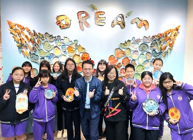 鳳鳴國中結合鶯歌在地陶瓷文化開設「學學陶樂社」，師生攜手創作，以陶藝共築夢想。（圖／新北市政府提供）