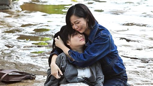 女女CP「人工呼吸」！王丁筑溺水再吻蔡祥
