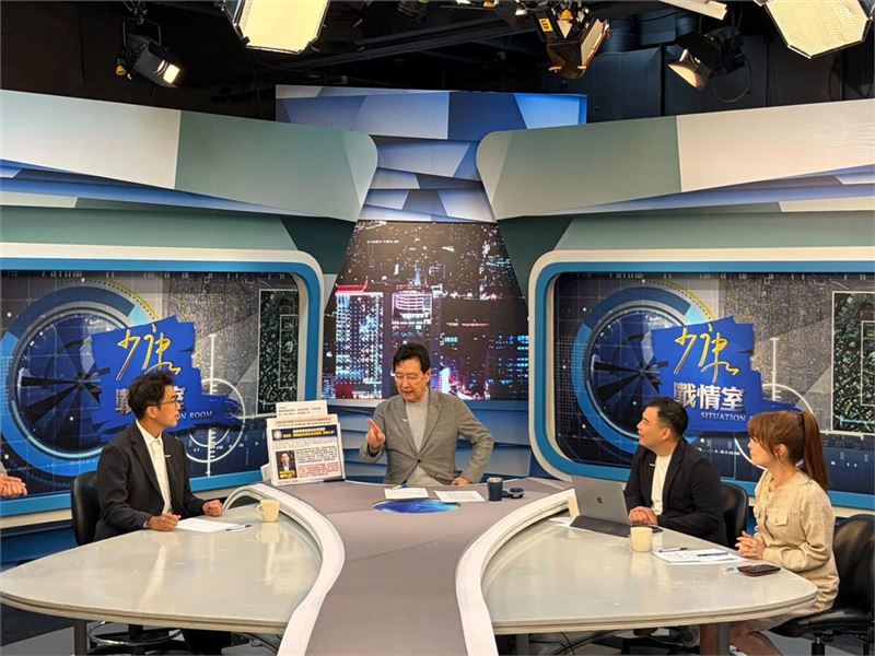 沈伯洋登上趙少康節目接受專訪，棚內錄影畫面搶先曝光。（圖／翻攝自周軒臉書）