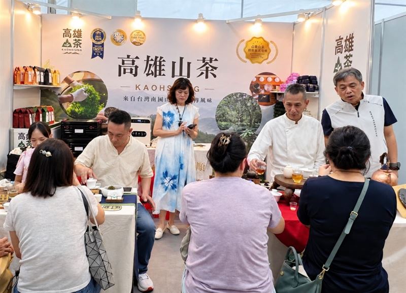透過現場沖泡與品茗交流,從茶香、茶湯到入口滋味,細細感受高雄山茶獨特的山林風土與層次韻味。(圖/翻攝畫面)