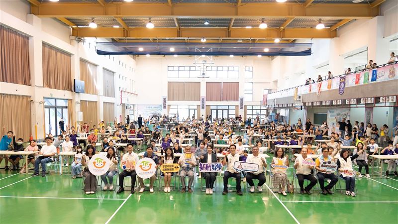 新竹賽區高虹安市長到現場勉勵所有參加學生。（圖／九九文教基金會提供）