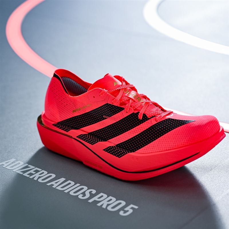 「ADIZERO科技解密」展示最新一代ADIZERO ADIOS PRO 5。(圖/品牌業者提供)