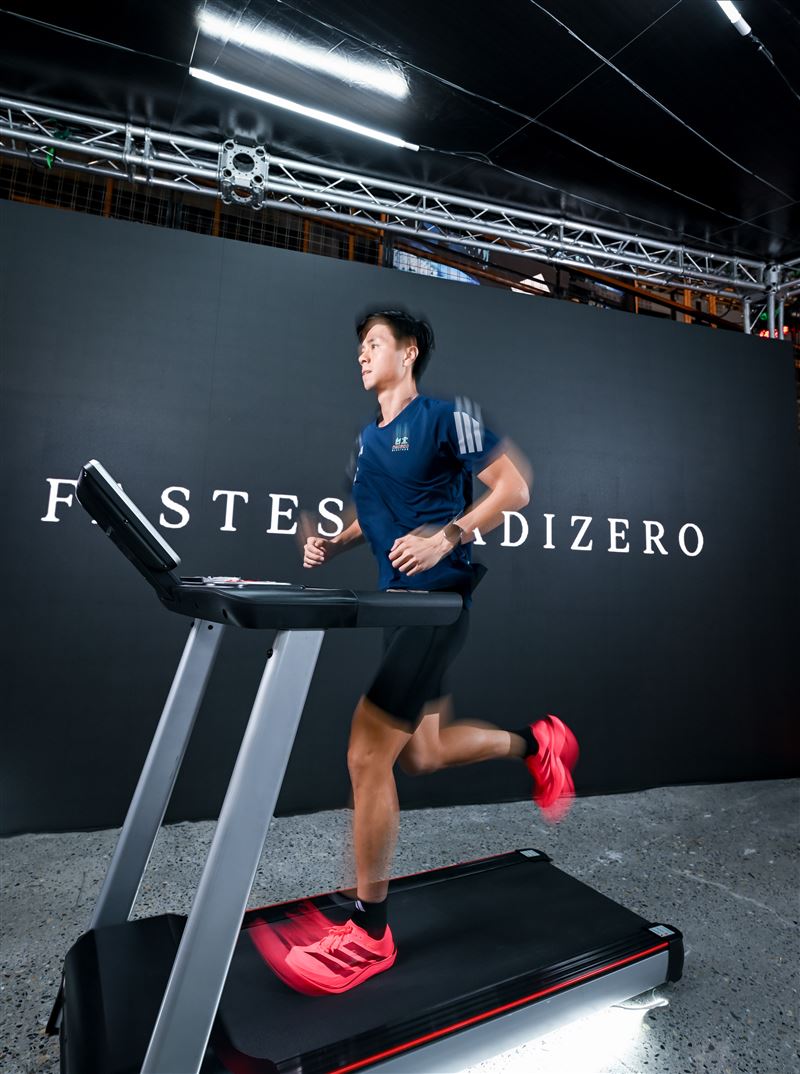 adidas《HOUSE OF SPEED破速特區》提供跑者親自感受ADIZERO ADIOS PRO 5在跑動過程中帶來的回彈、推進與輕量腳感。(圖/品牌業者提供)
