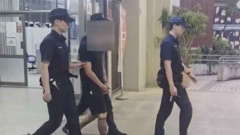 金門縣金城鎮發生聚眾砍人案件,主嫌黃姓男子遭羈押禁見,5名少年共犯裁定收容。(圖/翻攝畫面)