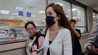 美艷法務長現身北院！這次沒穿短裙出庭