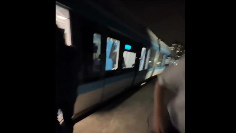車廂秒黑嚇壞乘客！捷運三鶯線列車傳故障