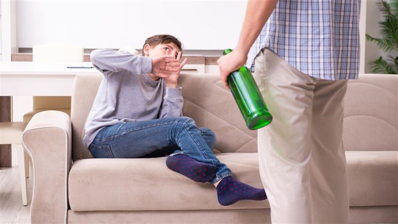童裝叫外送報警救母　這暗號讓家暴父落網
