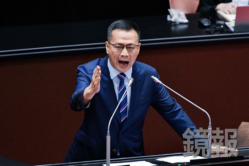羅智強用死刑議題質疑沈伯洋,反遭翻出過往發言打臉狠譏「迴力鏢」