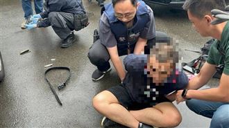 把車當行動製毒廠　警逮毒蟲他2槍已上膛