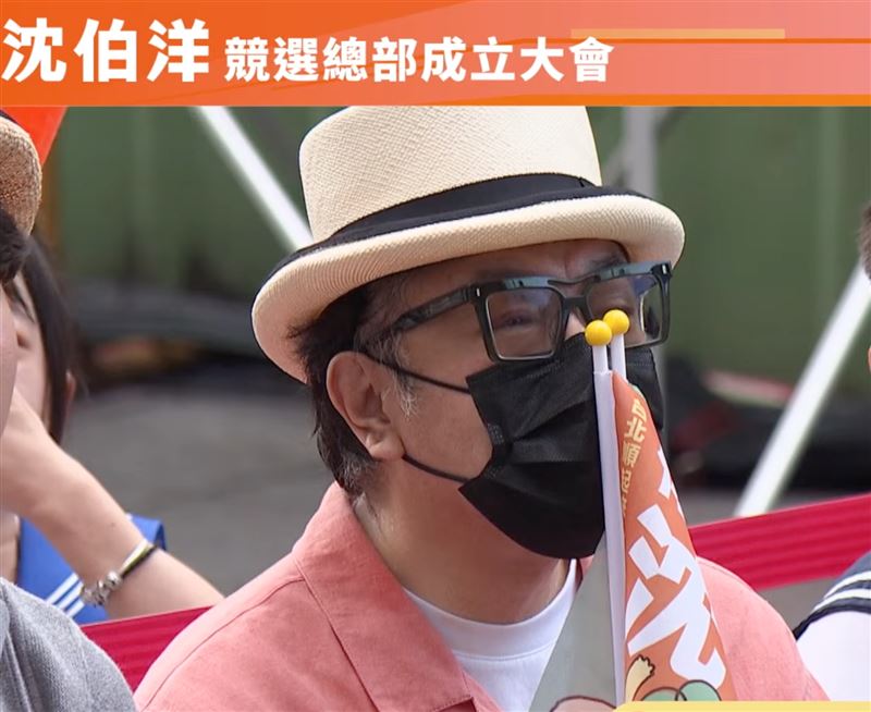 知名主持人蔡康永現身民進黨台北市長參選人沈伯洋的競總成立大會，卻遭共軍旗下媒體鎖定。（翻攝沈伯洋YT頻道）
