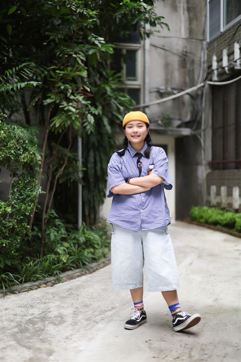 27歲「山豬妹」陳沛冪當年因在遊覽車上賣山豬肉乾而爆紅。(圖／記者鄭孟晃攝影）