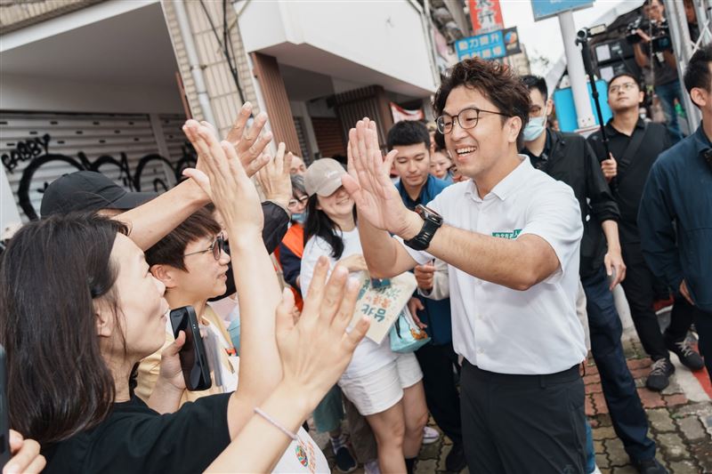 民進黨台北市長參選人沈伯洋掀起一股「洋流」。（圖／翻攝自台北沈伯洋臉書）