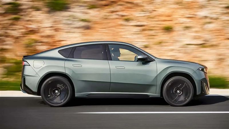 iX4 50 xDrive最大馬力463匹、最大扭力約64.4公斤米電動跑旅。(圖/翻攝BMW網站)