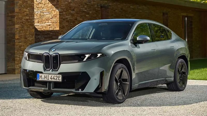 BMW iX4電動跑旅預計2027年3月上市。(圖/翻攝BMW網站)