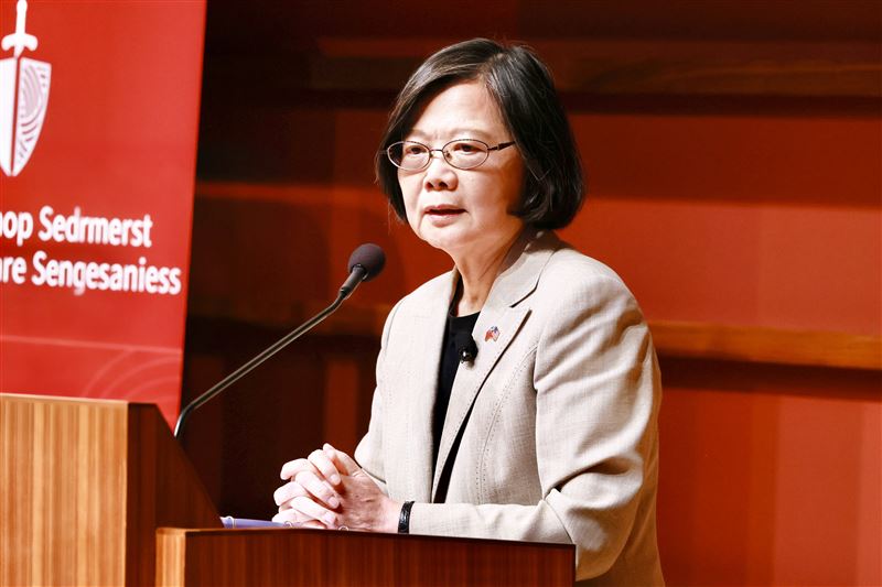 前總統蔡英文出席「Stanford DEFCON 2026 科技與國家安全研討會」,並以「共同構建安全:台灣在全球穩定中的角色」為題發表演說。(圖/蔡英文辦公室提供)