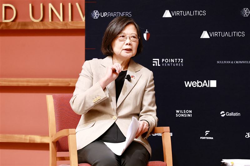 前總統蔡英文出席「Stanford DEFCON 2026 科技與國家安全研討會」,並以「共同構建安全:台灣在全球穩定中的角色」為題發表演說。(圖/蔡英文辦公室提供)