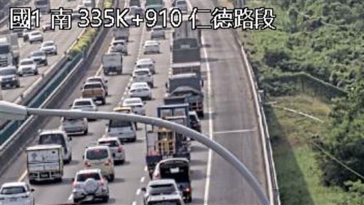 新／上班注意！國1滿地砂石這路段狂塞6km