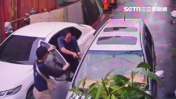 民宅當毒窟！毒梟藏雙槍上膛　警拔槍對峙