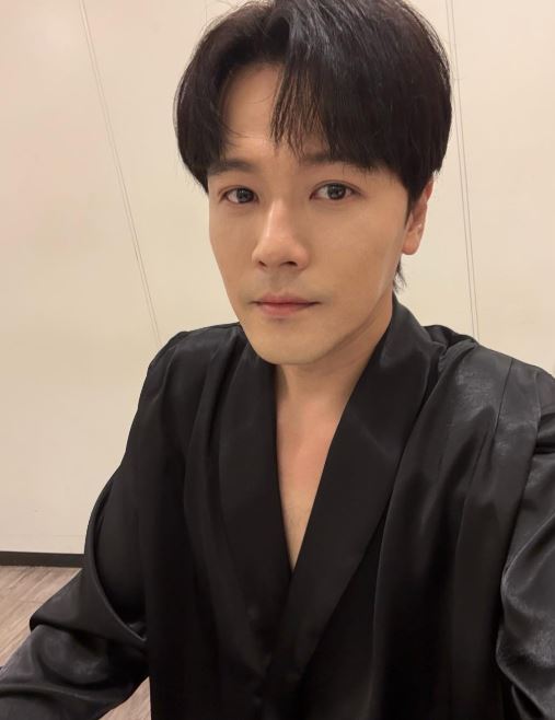 黃文星在《針線緣》中飾演黃家二少爺「黃俊傑」,角色性格鮮明深受觀眾喜愛。(圖/翻攝自IG @h_w_sing)