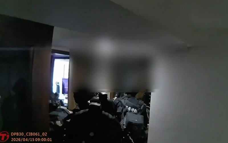 陳男放高利貸吸血,討債據點藏身在二手車行建築物內,掩人耳目。(圖/翻攝畫面)