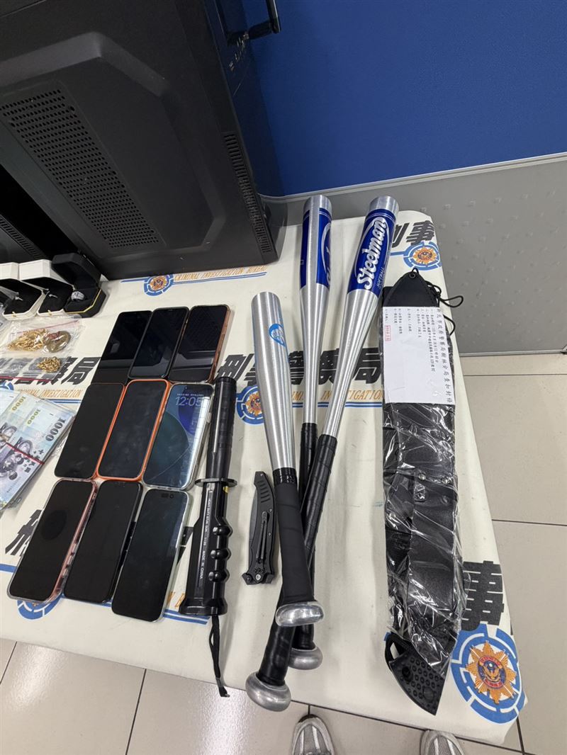 一旦被害人還不出錢,就遭毆打、電擊凌虐,甚至被恐嚇要賣到國外當豬仔。(圖/翻攝畫面)