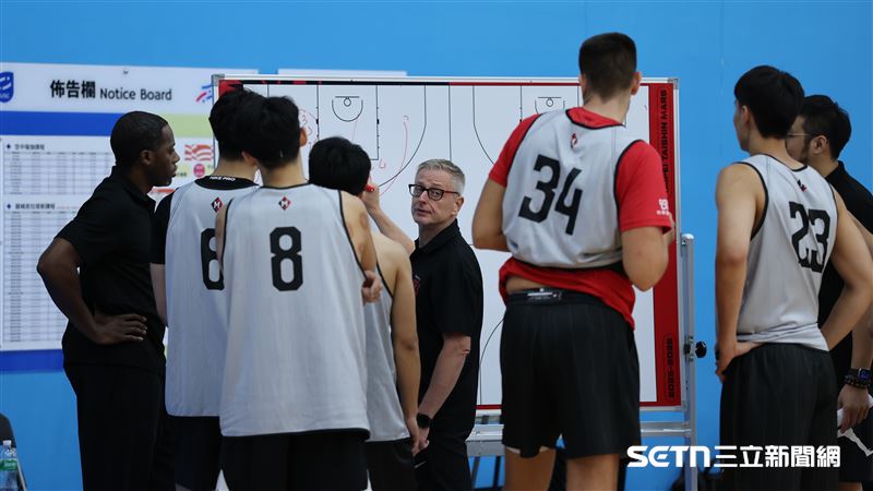 TPBL台北戰神媒體日,總教練圖齊講解戰術。(圖/記者劉彥池攝影)