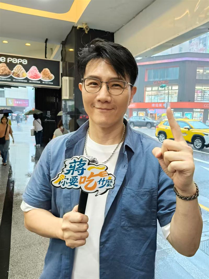 蔣偉文找尋美食背後人情味。（圖／艾迪昇提供）