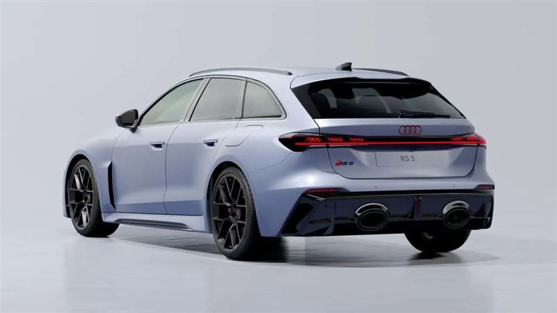 採用2.9升雙渦輪增壓 V6 引擎搭配電動馬達。（圖／翻攝Audi網站）