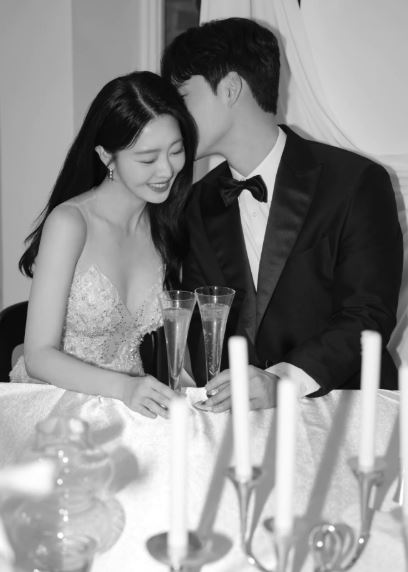 LABOUM前隊長柔廷曬出親筆手寫信宣布結婚喜訊,甜蜜告白另一半像疼愛女兒般珍惜她。(圖/翻攝自IG @yudong_0214)