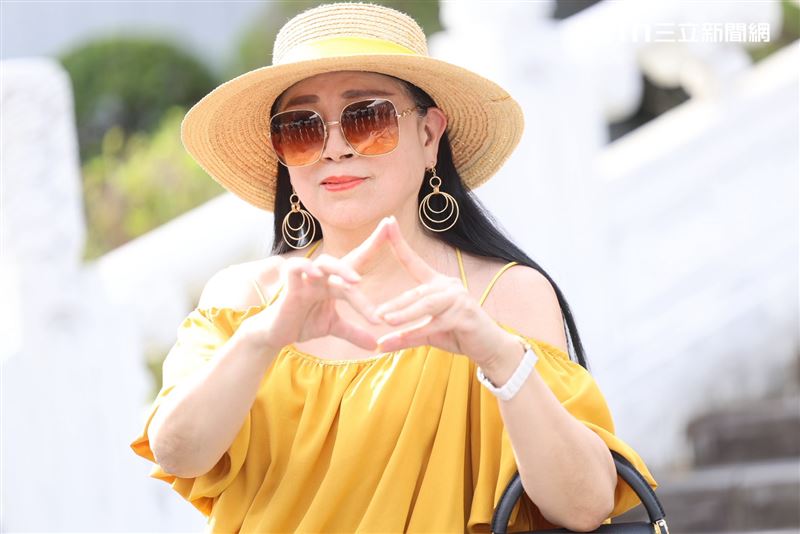 許純美接受訪問。（圖／記者鄭孟晃攝影）
