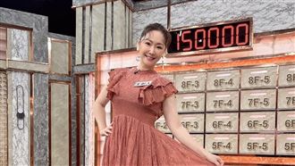 王俐人肩帶滑落秀曲線　付費訂閱收入曝