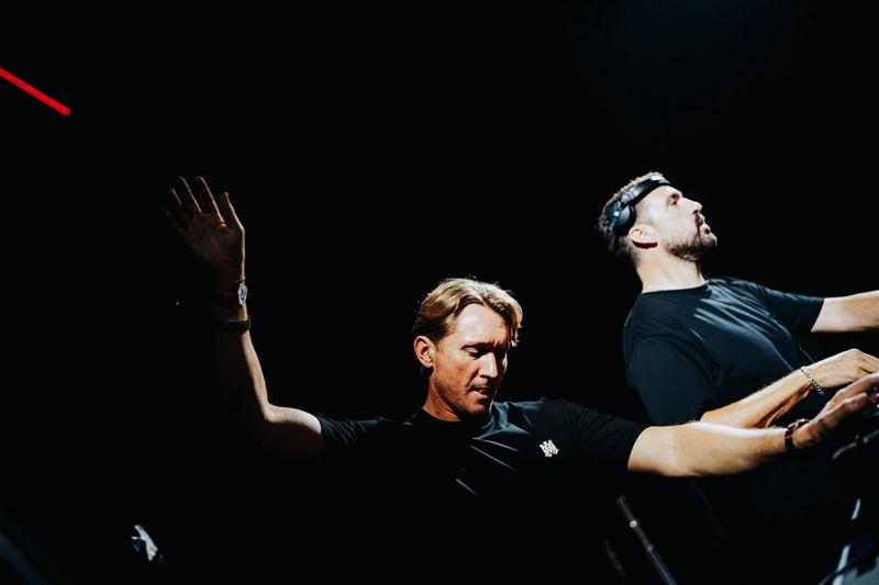英國電音雙人組CAMELPHAT(駱駝帽樂團)今年受邀Ultra Taiwan首度來台,將在主打Techno音樂曲風的反派舞台RESISITANCE演出。(圖/Ultra Taiwan提供)
