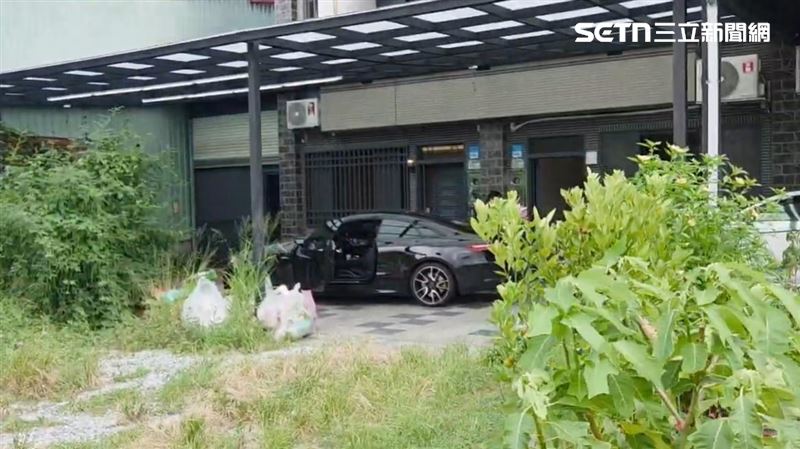 刑事局跨轄前往花蓮查緝詐騙機房,出動80多名警察攻堅,未料驚見早已人去樓空,詐騙集團落跑閃人,現場只剩1台桌機電腦。(圖/翻攝畫面)