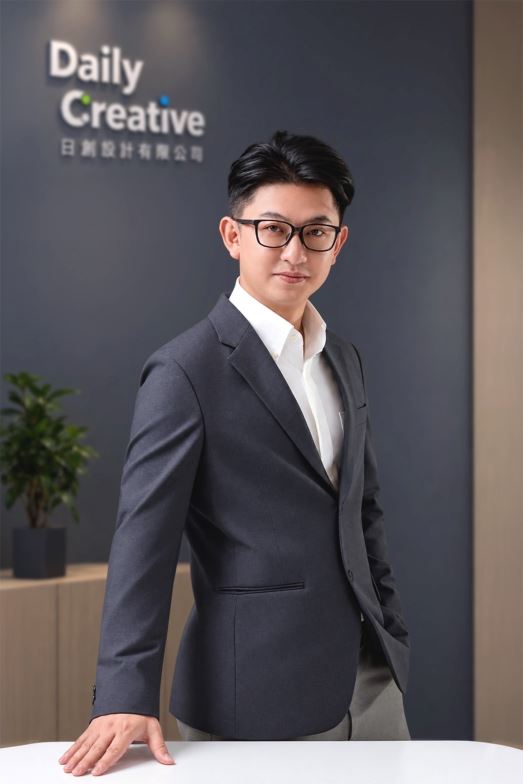 日創設計創辦人廖恩廷指出,AI加速技術普及,科技企業應強化技術轉譯與品牌信任,將產品優勢轉化為商業價值,掌握品牌定價權。(圖/日創設計提供)