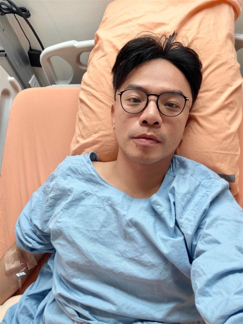 金曲獎評審陳威宇因病進行左側蛋蛋切除手術，並以幽默表示自己現在「跟天王陳奕迅一樣了」。（圖／翻攝自陳威宇臉書）