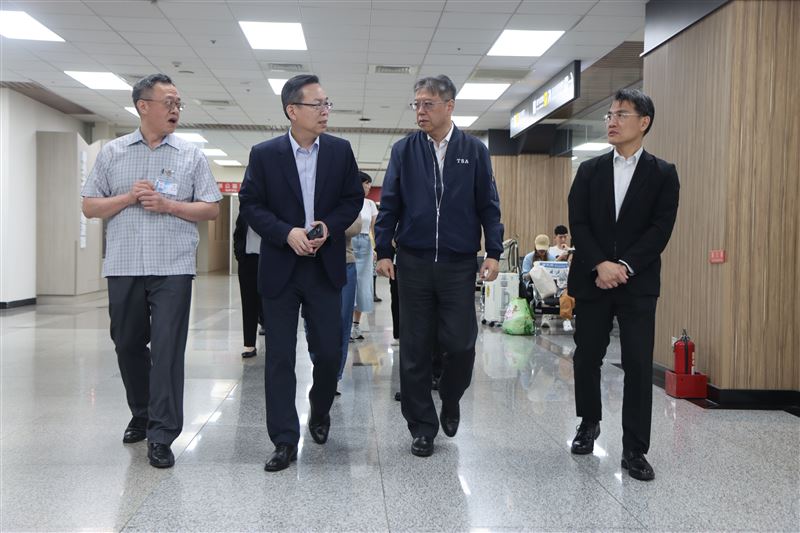 雙十連假疏運啟動,民航局提前協調增班,國內航線至10月12日提供約1318架次、10.1萬個座位,提醒旅客留意天候及航班異動。(圖/交通部提供)
